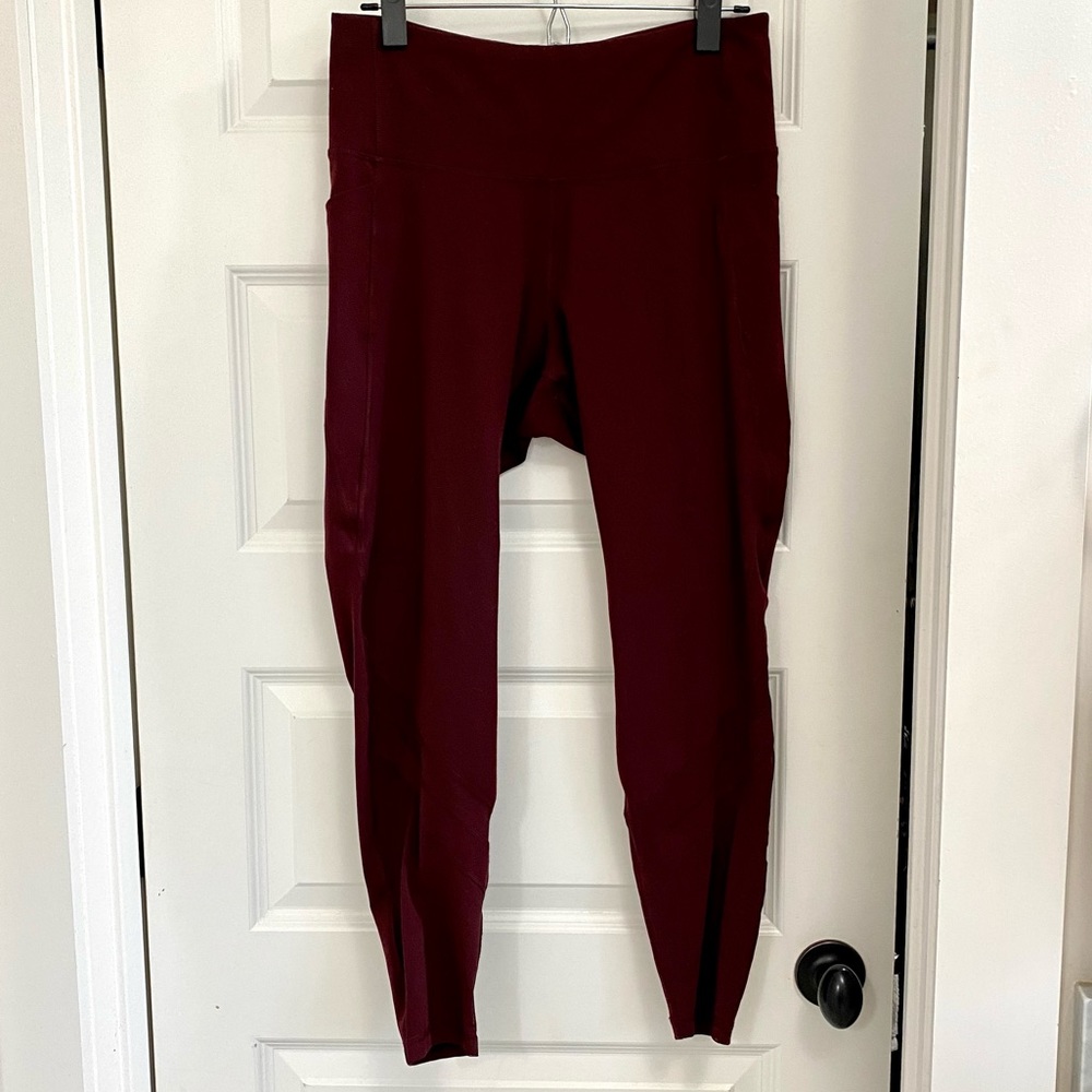 Old Navy Elevate 7/8 Legging, Dark Red, size L